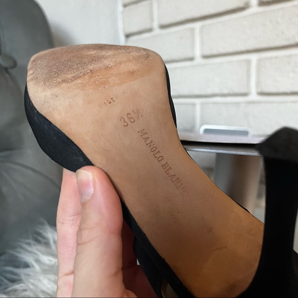SOLD! Manolo Blahnik Carolyne Satin Low-heel Slingback Pumps - Picture 5 of 9